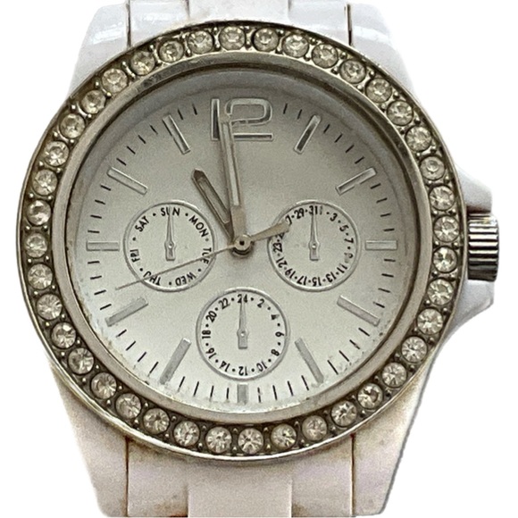 Two Fashion Watches - Sporty Chic - Picture 8 of 12